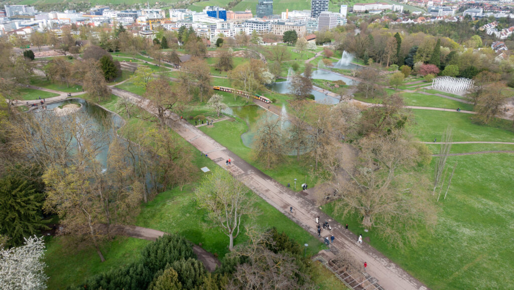 Erlebe einen Ausblick den Killesberg Park vom Killesberg Turm im Killesberg Park an Ostern.