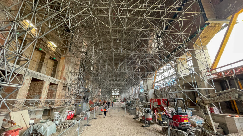 Erlebnisse und Entdeckungen das alte unter Denkmalgeschützes Kopfgebäude vom alten Stuttgarter Hauptbahnhof. Baustelle von Stuttgart 21 an Ostern.