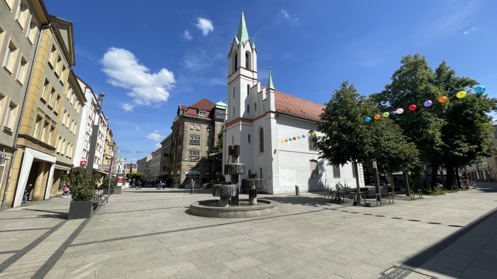 Schloßkriche, eine Orthodoxe Synagoge im Herzen von Cottbus im Osten. Cottbus: Das Bielefeld des Ostens