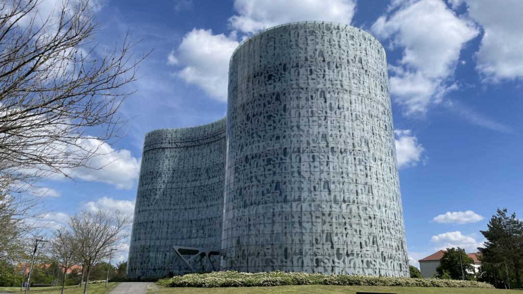 IKMZ Cottbus, eine Universitätsbibliothek im Osten. Cottbus: Das Bielefeld des Ostens