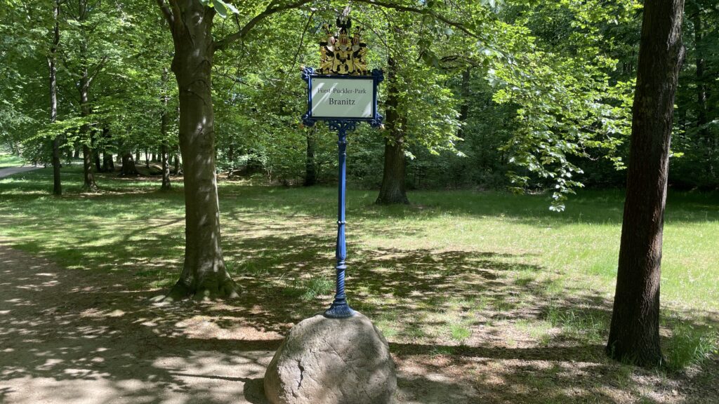 Fürst-Pückler-Park auch Branitzer Park in Cottbus im Osten. Cottbus: Das Bielefeld des Ostens